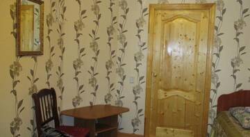 Фото номера Классический трехместный номер Гостиница Guest house Vostochnaya 27 г. Дивеево 3