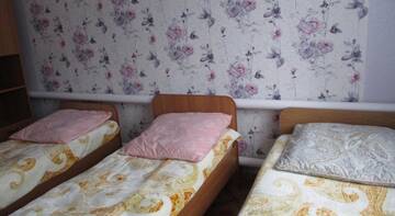 Фото номера Стандартный трехместный номер Гостиница Guest house Vostochnaya 27 г. Дивеево 5